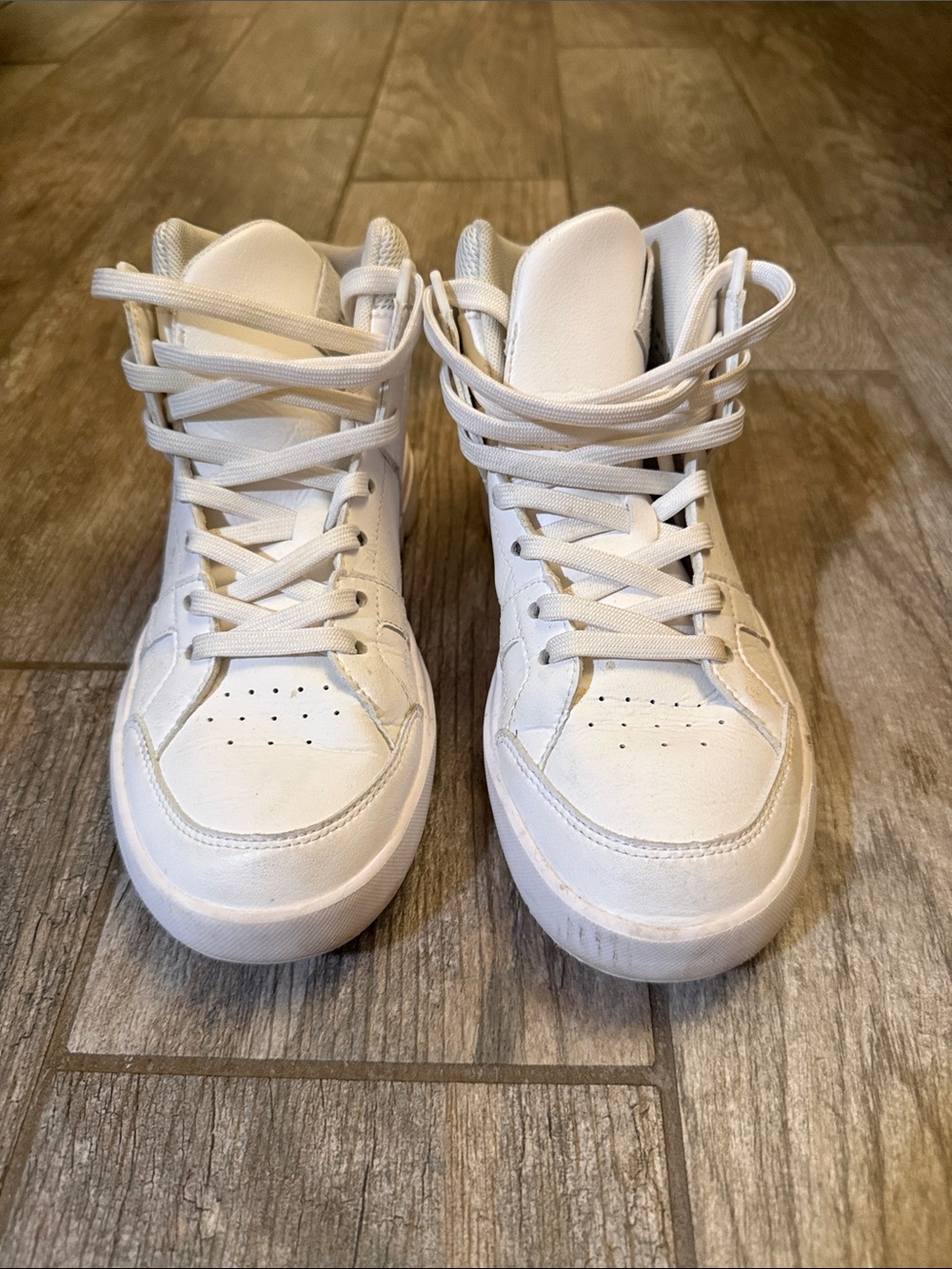 On cloud  High-Top Sneakers in White - Classic Casual Style size women 6